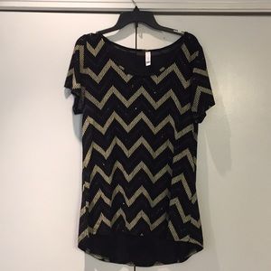 Black chevron LuLaRoe ELEGANT classic shirt size L